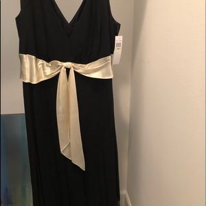Maggy London Woman black and white silk dress
